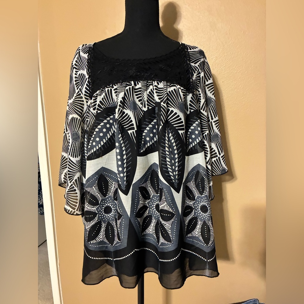 Motherhood Monochrome Leaf Pattern Blouse